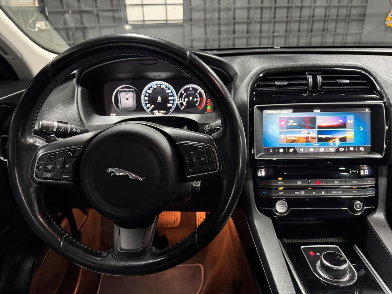 Jaguar F-Pace 2.0 D 180 CV AWD Prestige
