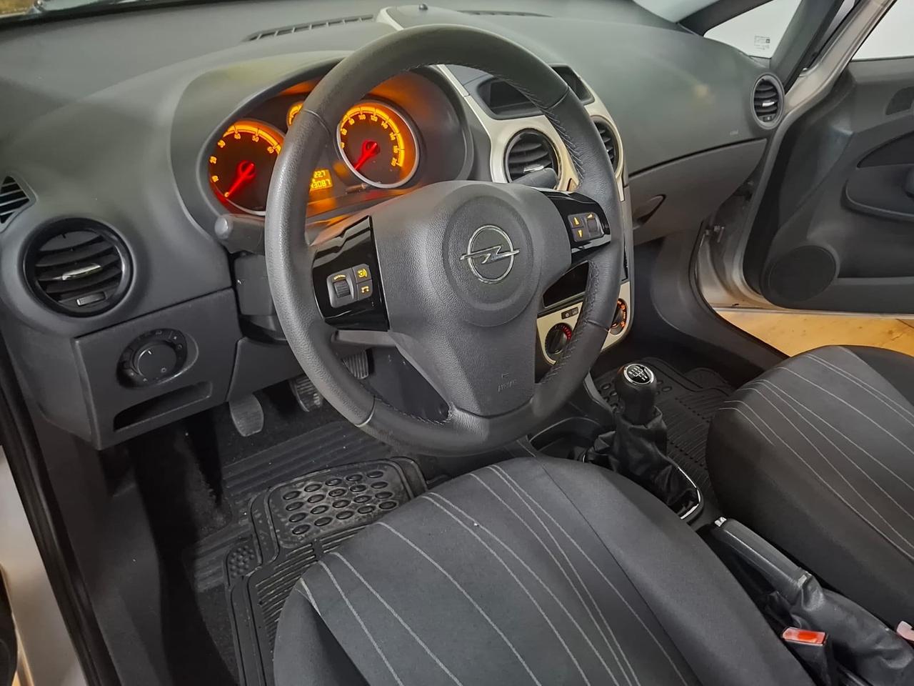 Opel Corsa 1.2 5 porte Cosmo