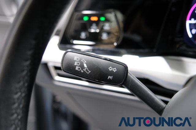 VOLKSWAGEN Golf Variant 1.0 ETSI EVO DSG LIFE FULL LED