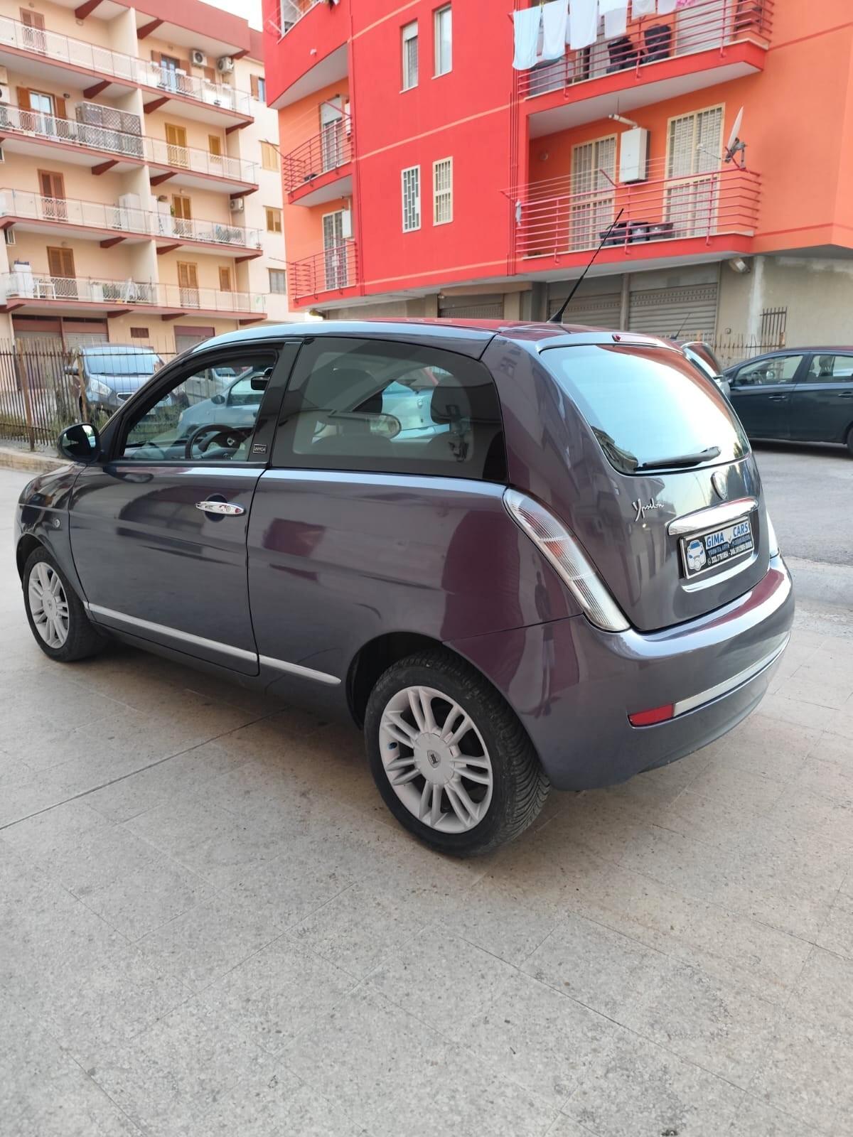 Lancia Ypsilon 1.3 MJT 75 CV Unyca