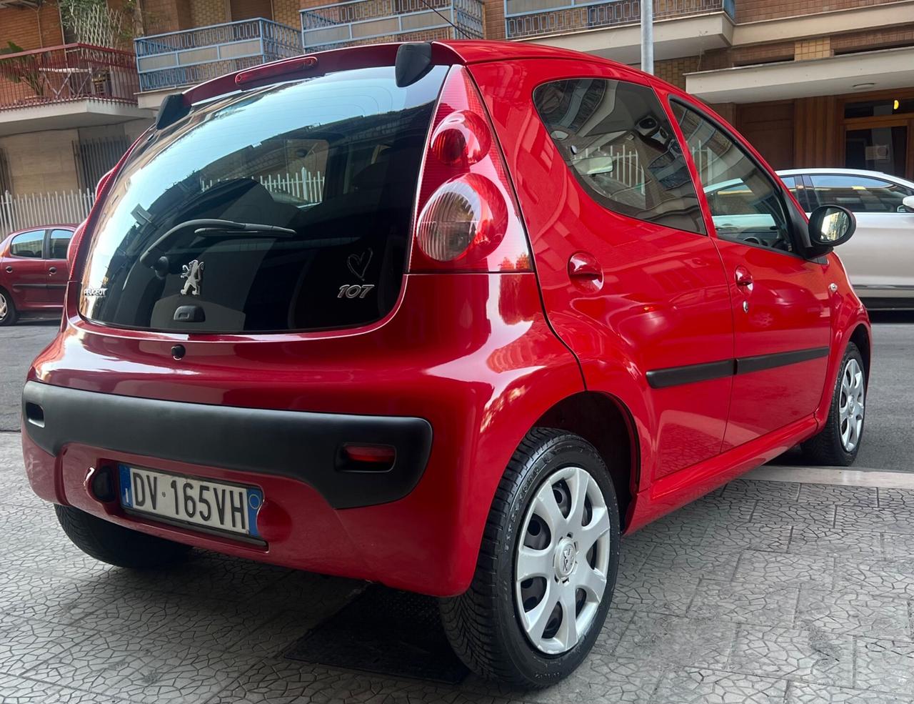 Peugeot 107 1.0 68CV 5p. Sweet Years automatica