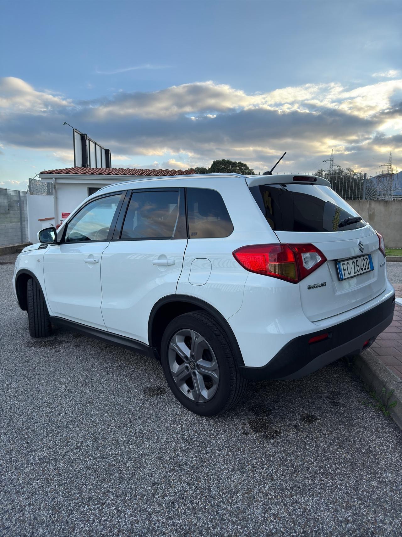 Suzuki Vitara 1.6 DDiS V-Top 2wd my16"