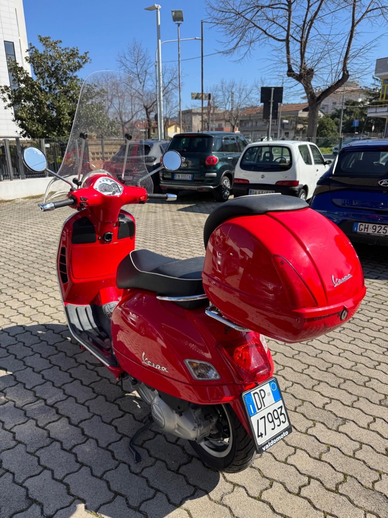 Piaggio Vespa 300 GTS