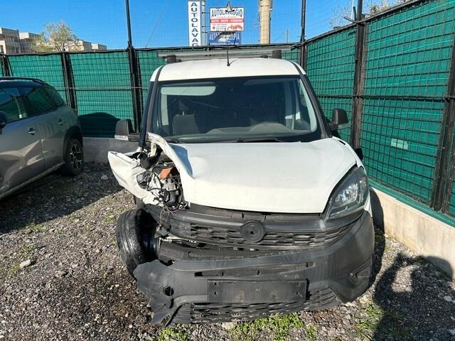 Fiat Doblo Doblò 1.6 020 sinistrato incidentato MJT 105CV S&S PC-TN Cargo Lounge