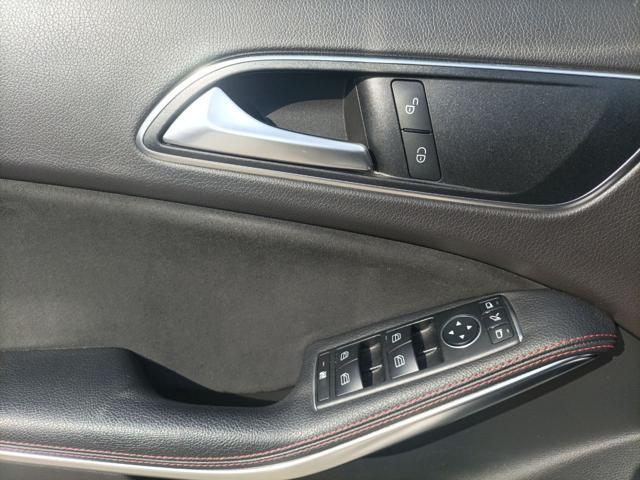 MERCEDES-BENZ A 200 Premium