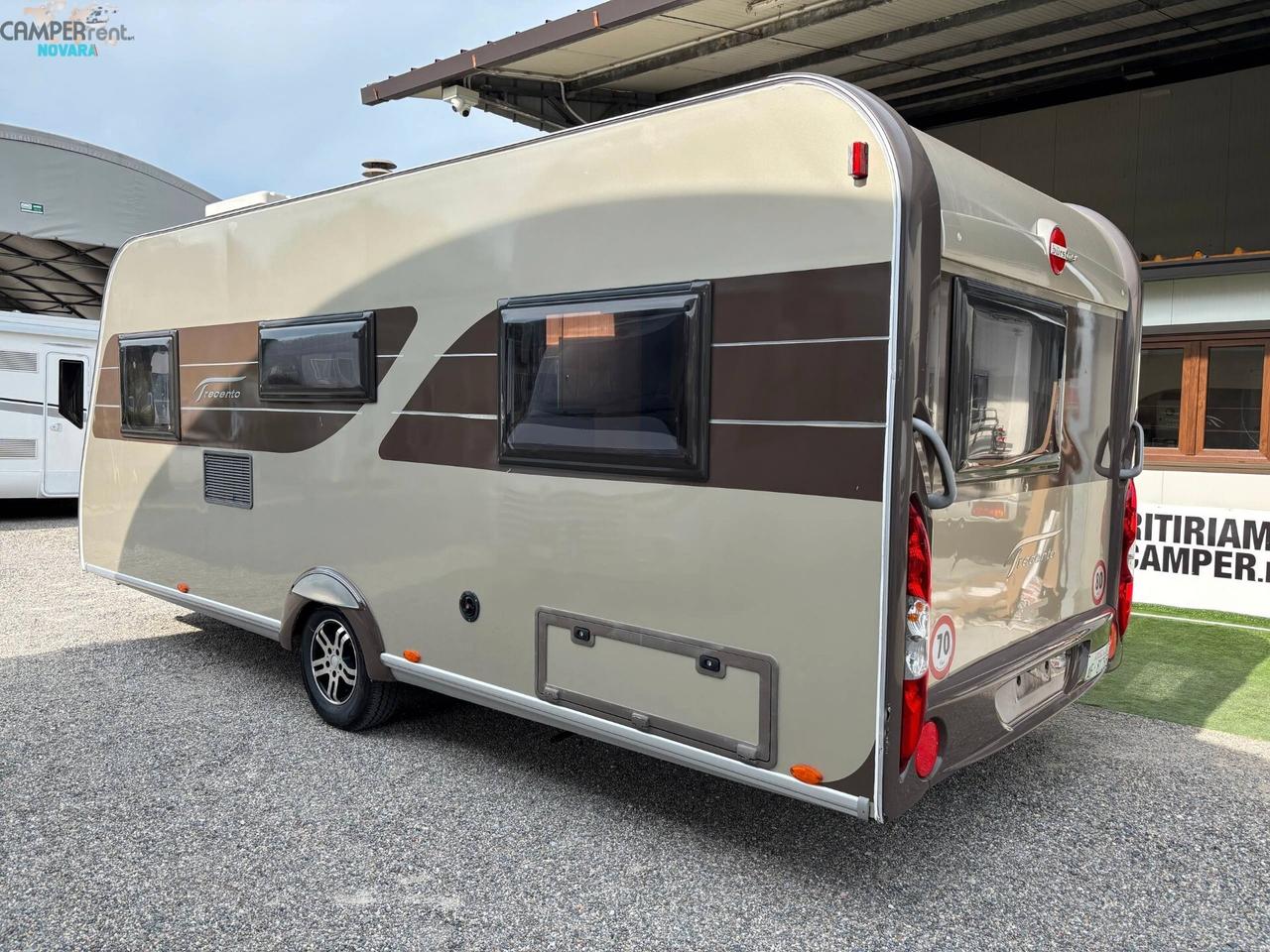 BÜRSTNER TRECENTO 465TS - ROULOTTE CON LETTO MATRIMONIALE ALLA FRANCESE IN CODA