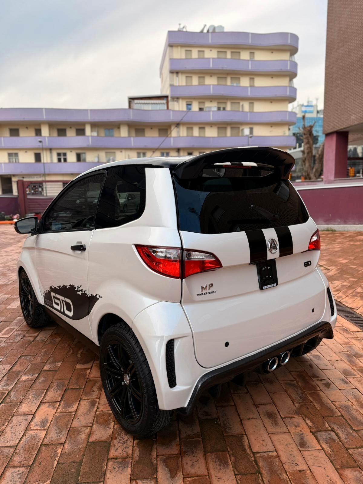 Aixam Miniauto GTO Bianca tetto Nero