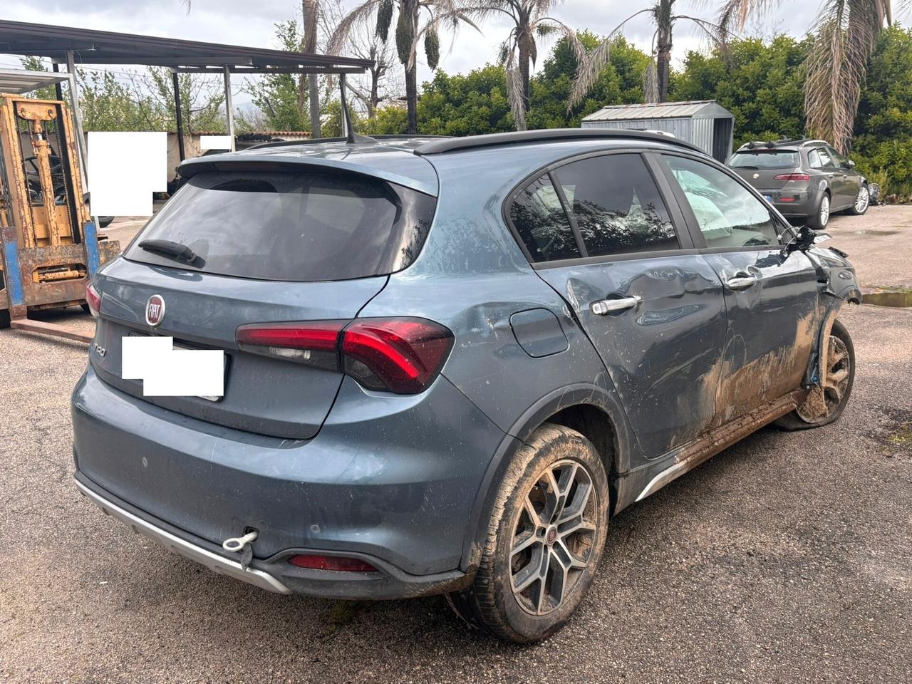 Fiat Tipo 1.6 Mjt S&S 5 porte Cross sinistrata