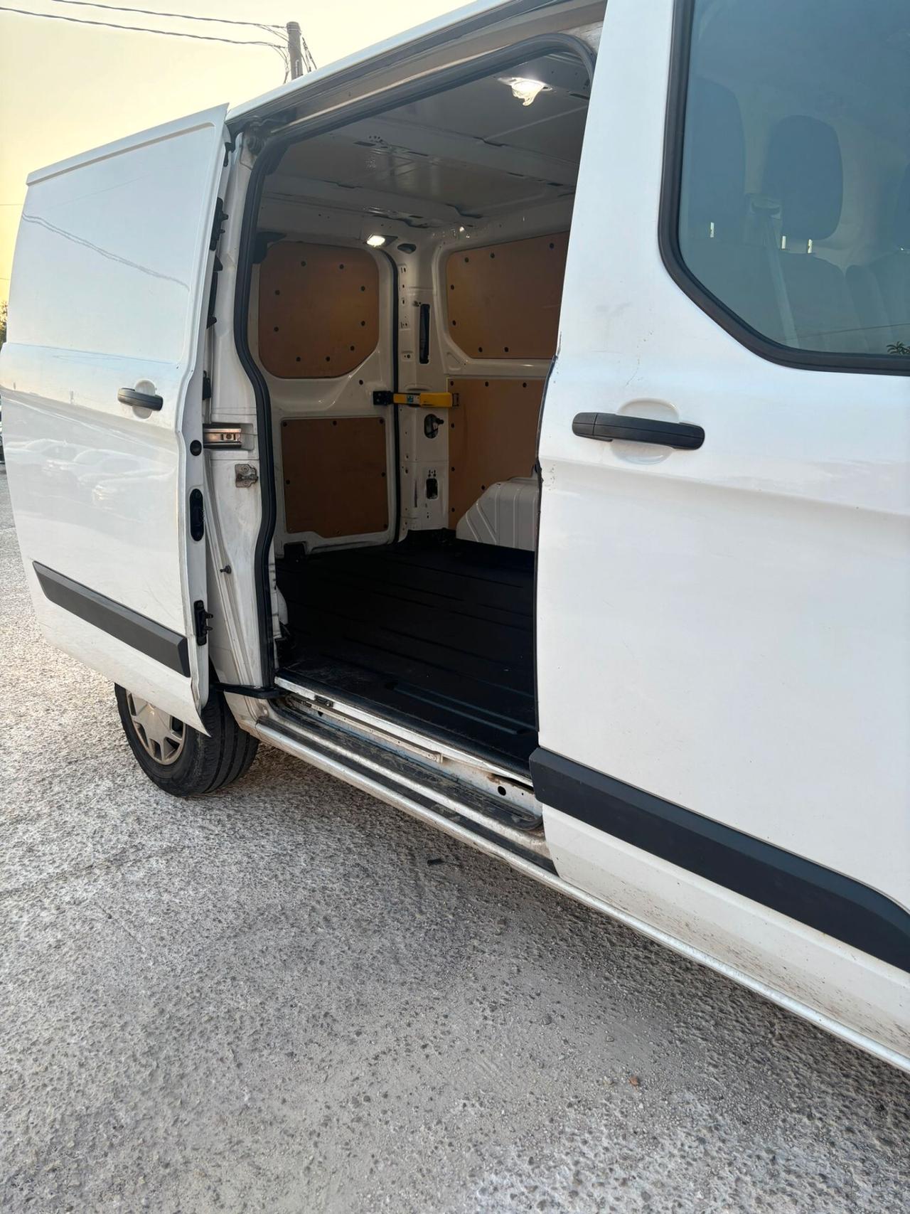 Ford Tourneo Custom Tourneo Custom 310 2.0 TDCi 130CV aut. PC Titanium