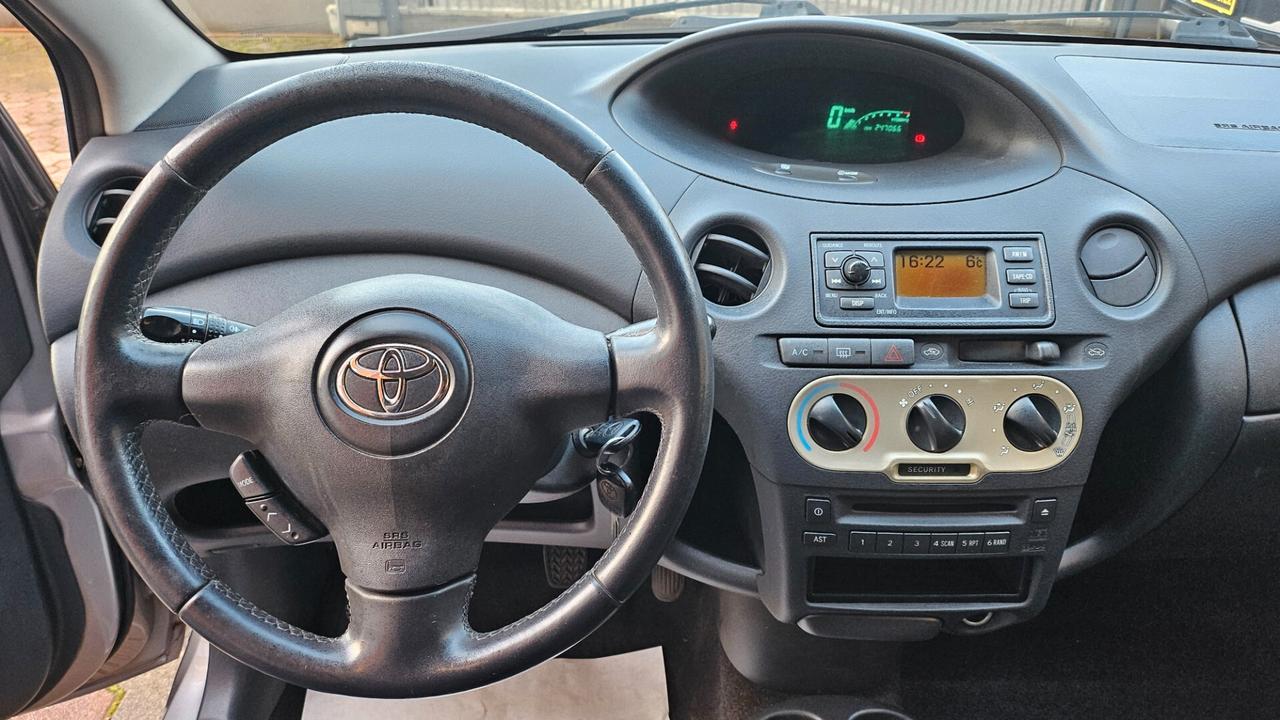 Toyota Yaris 1.0i 16V Targa GM849ZJ