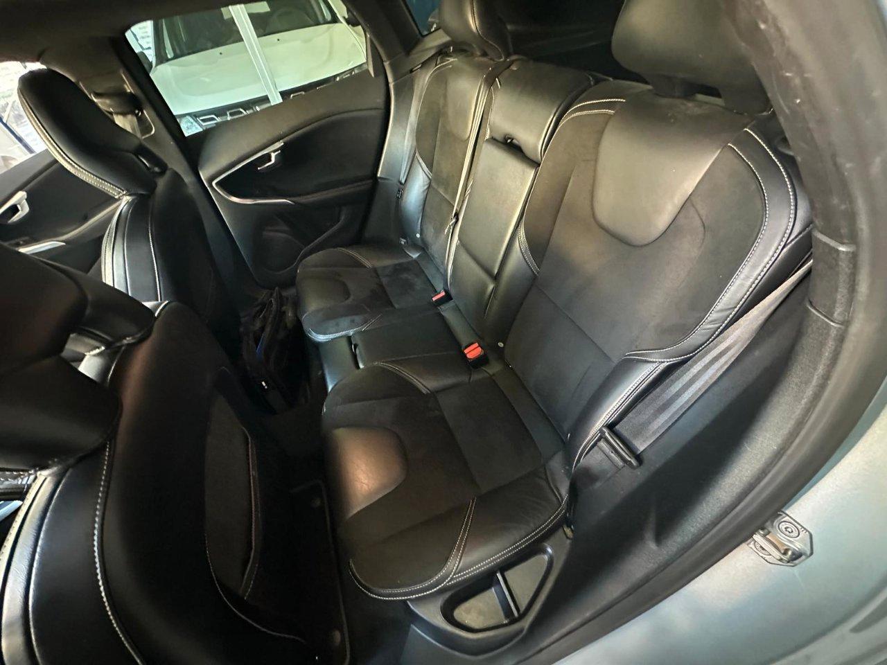 Volvo V40 2.0 d4 R-design Momentum 190cv geartronic my17