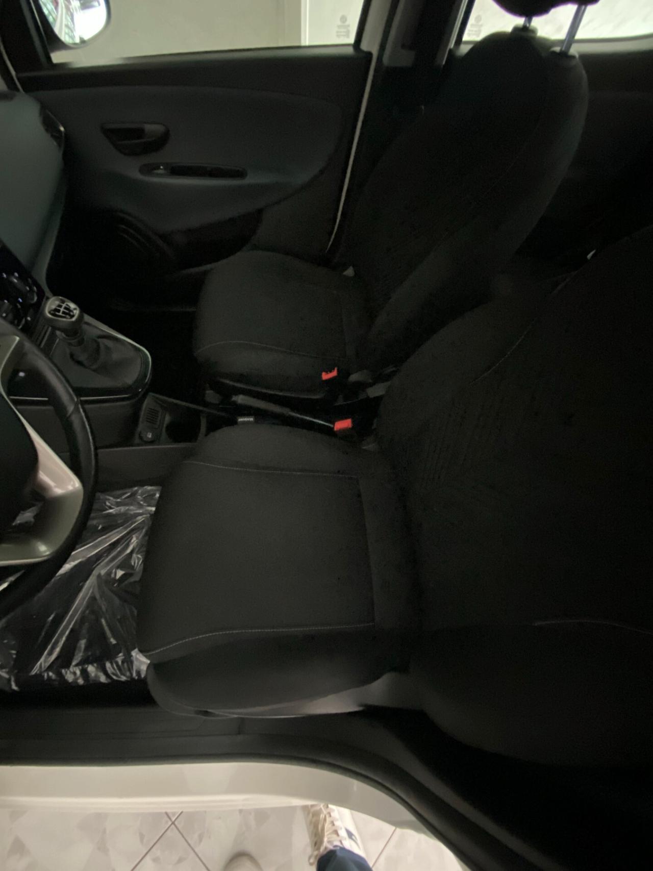 Lancia Ypsilon 1.0 FireFly 5 porte S&S Hybrid Gold