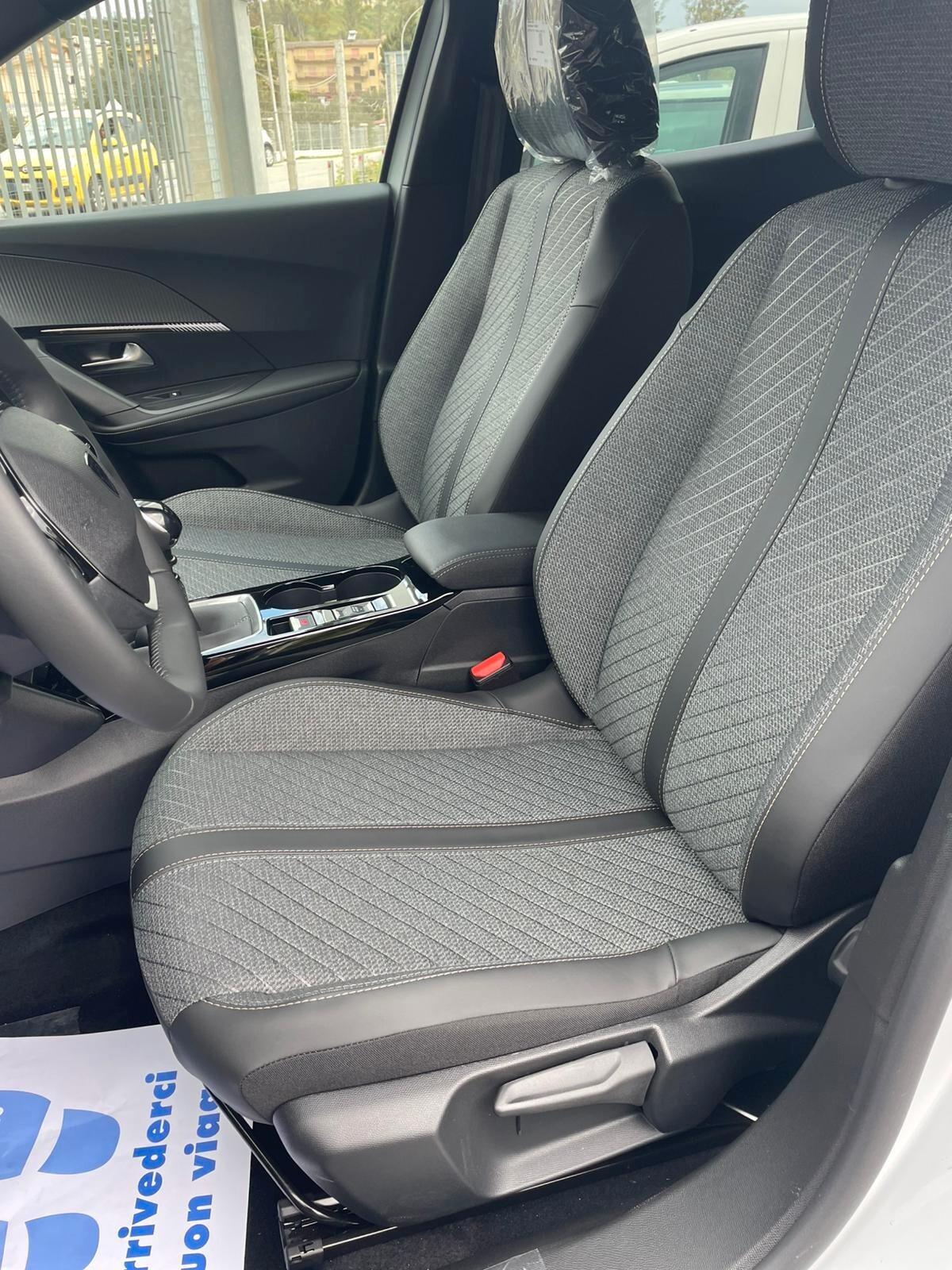 Peugeot 2008 1.2 allure benzina 100cv Nuova di Fabbrica