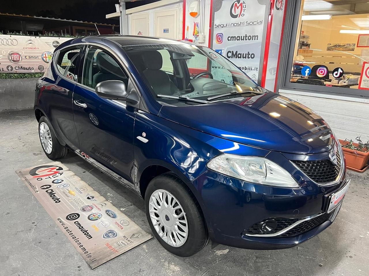 Lancia Ypsilon 0.9 TwinAir 85 CV 5 porte Metano Ecochic Platinum