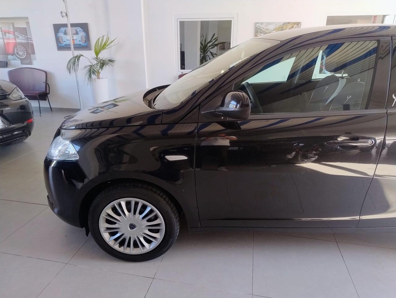Lancia Ypsilon 1.2 69 CV 5 porte Elefantino