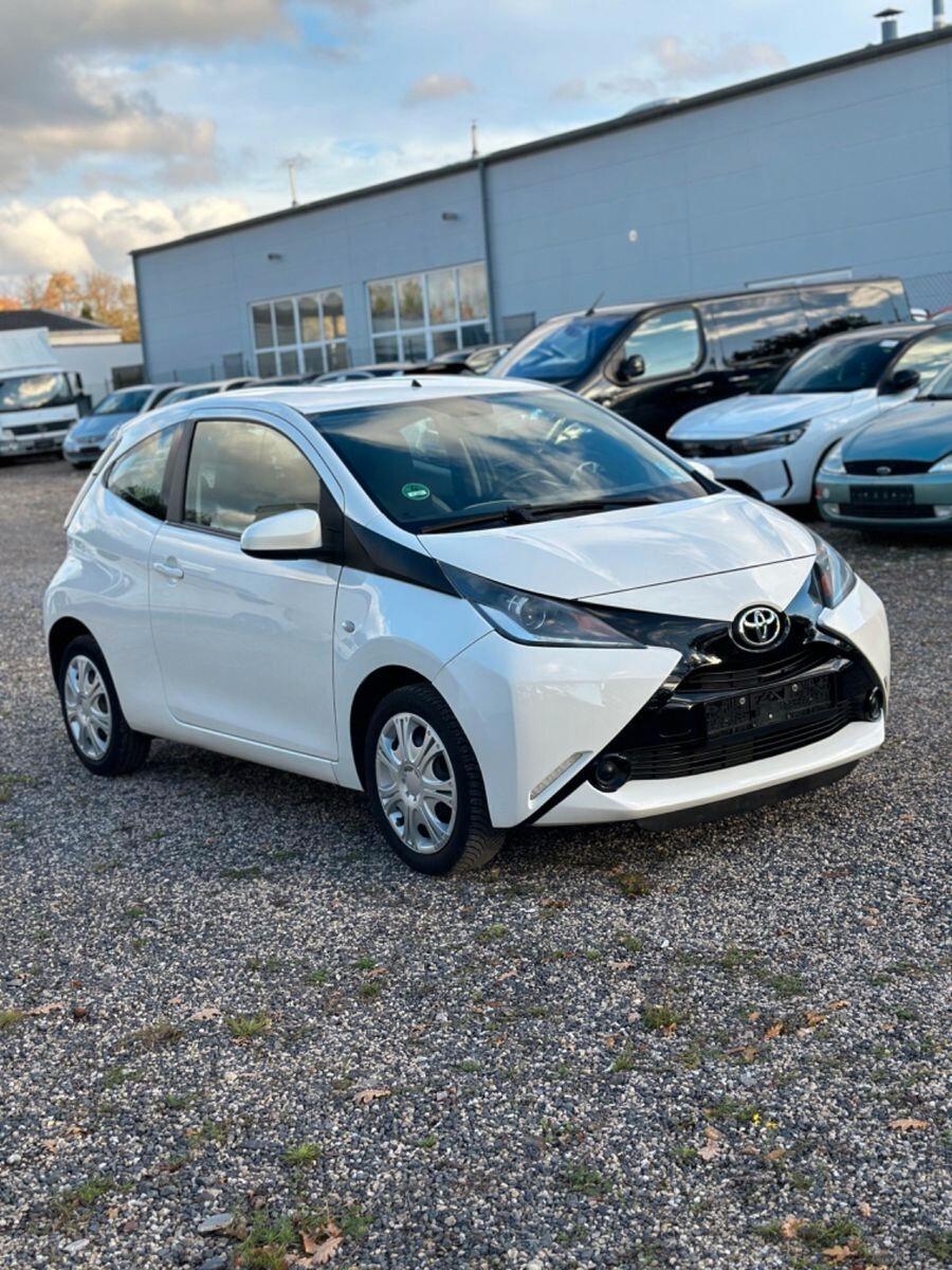 Toyota Aygo 1.0 VVT-i 69 CV 3 porte x-play