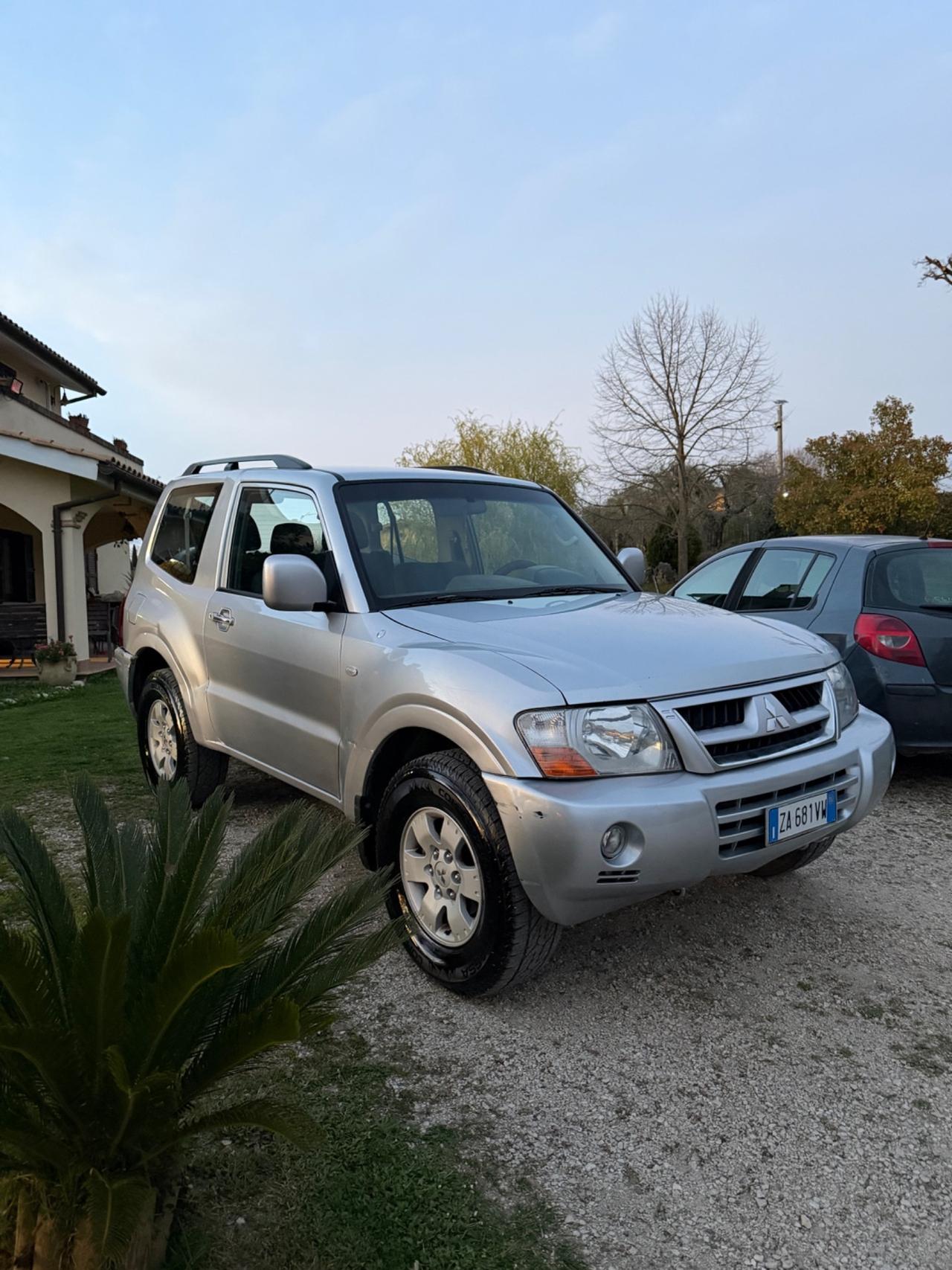 Mitsubishi Pajero 2.5 TDI 3p. Instyle