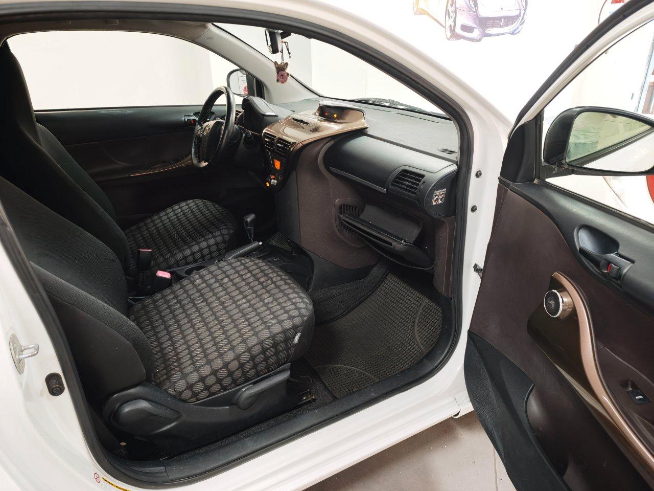 Toyota iQ 1.0 Tobasco cvt