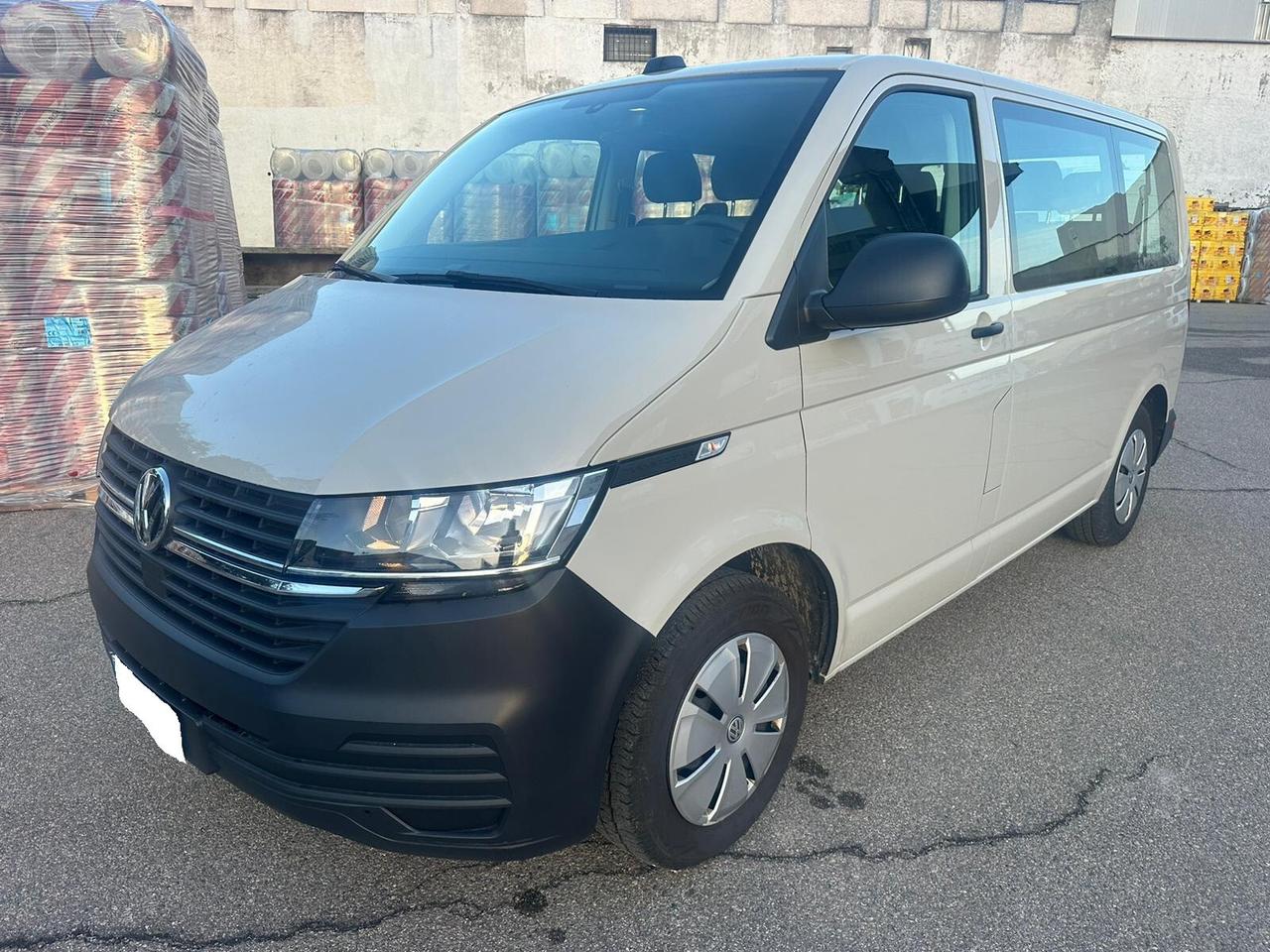 Volkswagen Transporter minivan9 posti passaggio incluso garantito