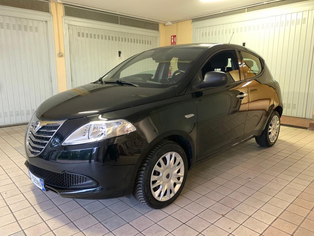 Lancia Ypsilon 1.2 69 CV 5 porte S&S Silver
