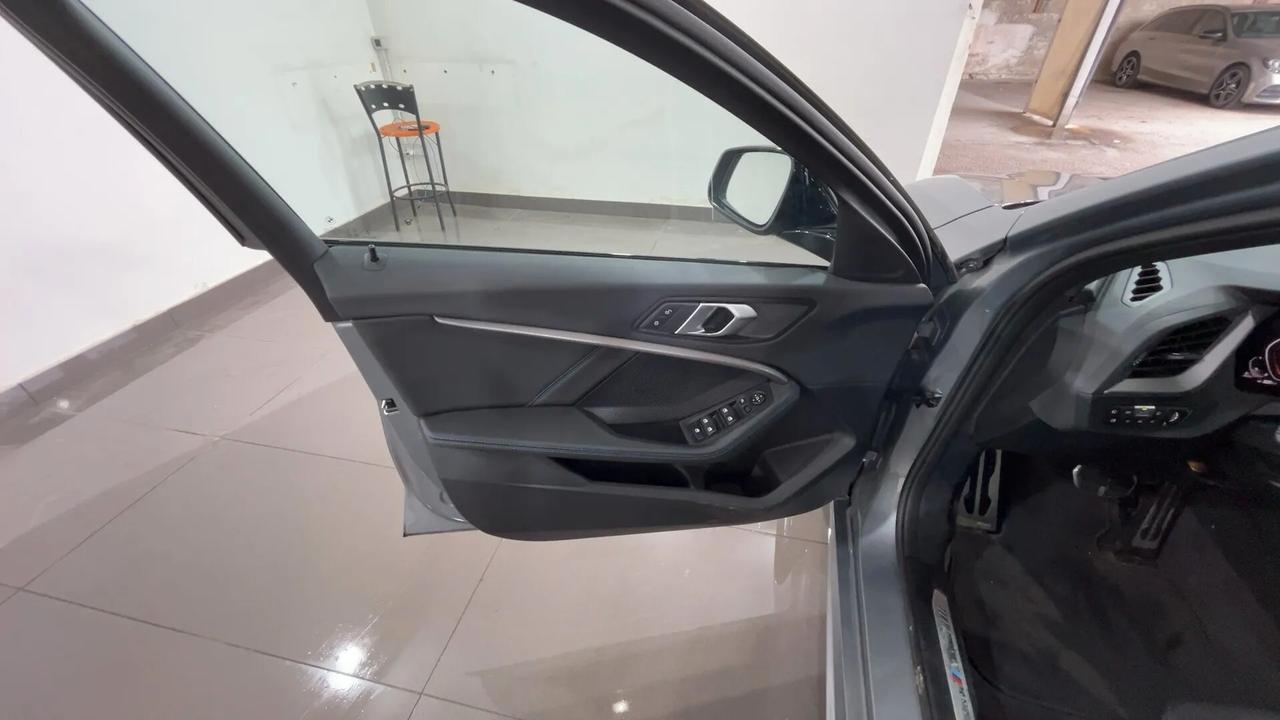 Bmw 118 118d 5p. Msport