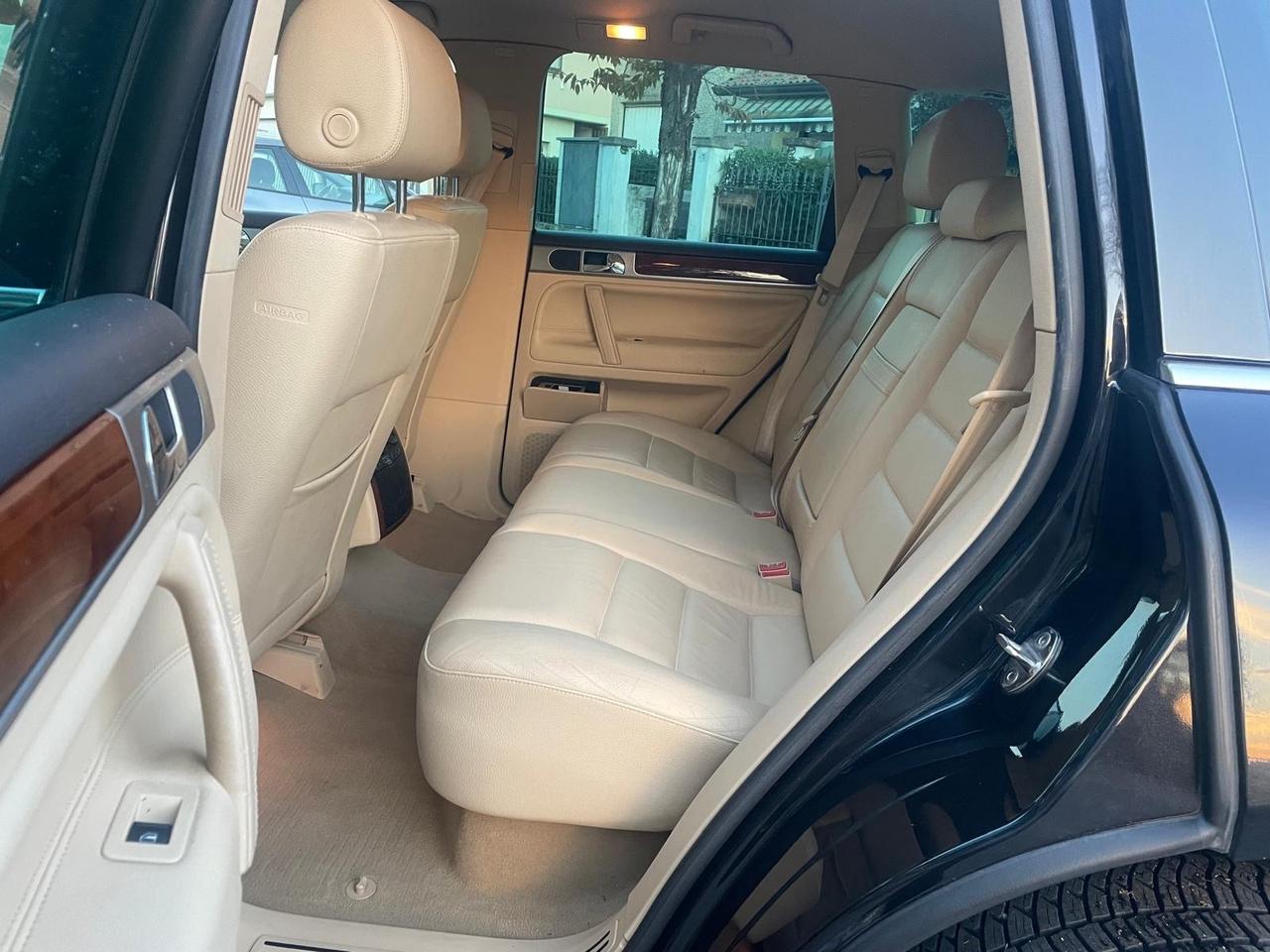 Volkswagen Touareg 3.0/240CV V6 TDI DPF tip. Exclusive