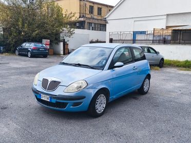Lancia Ypsilon 1.4 16V Oro