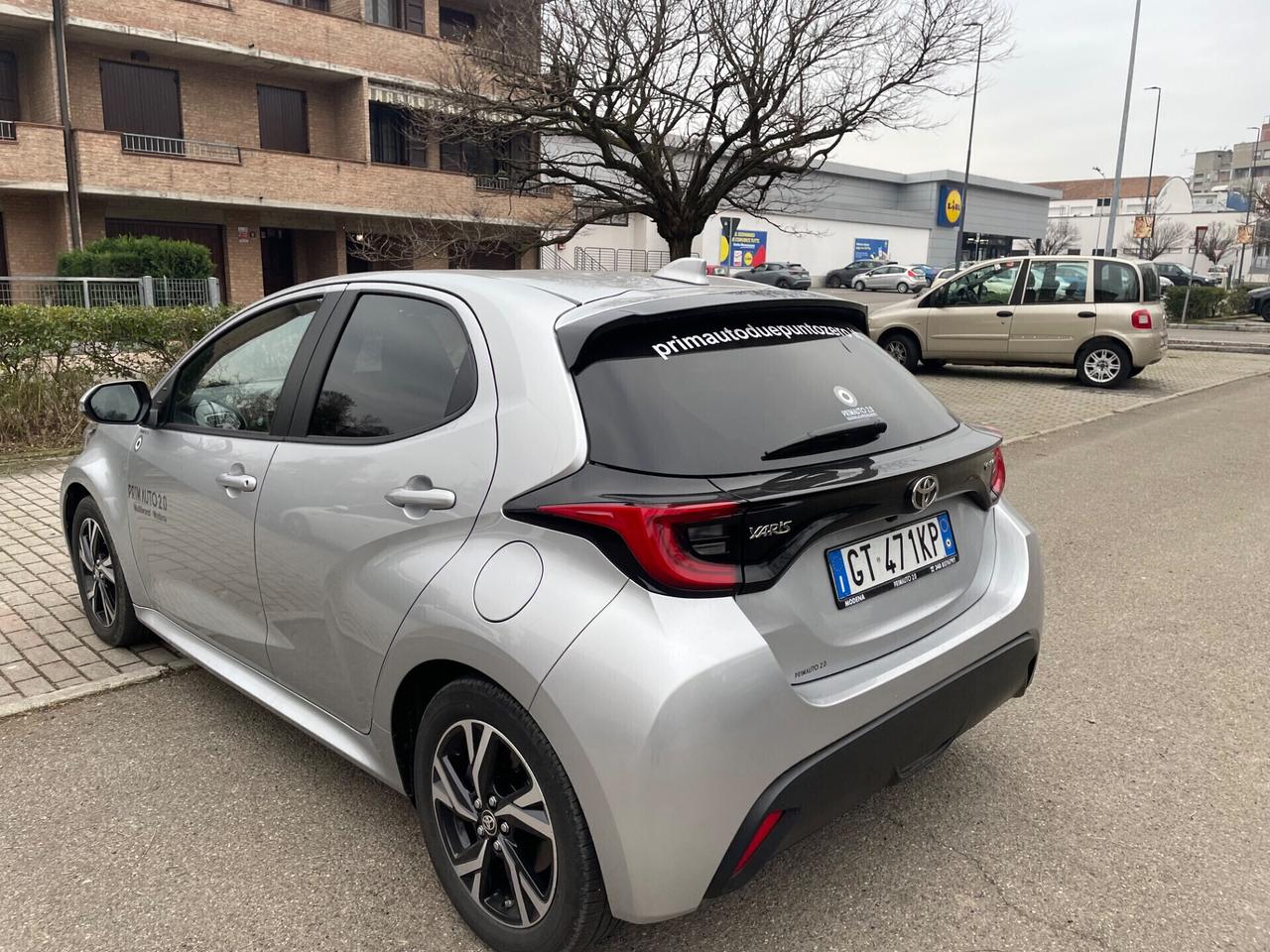 Toyota Yaris 1.5 Hybrid 5 porte lounge