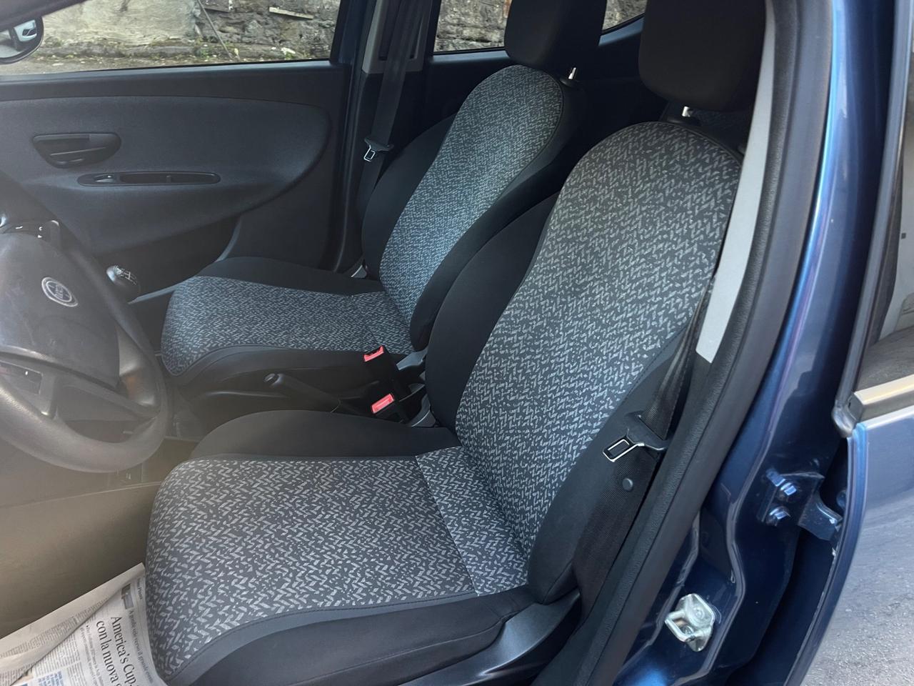 Lancia Ypsilon 1.0 FireFly 5 porte S&S Hybrid Silver