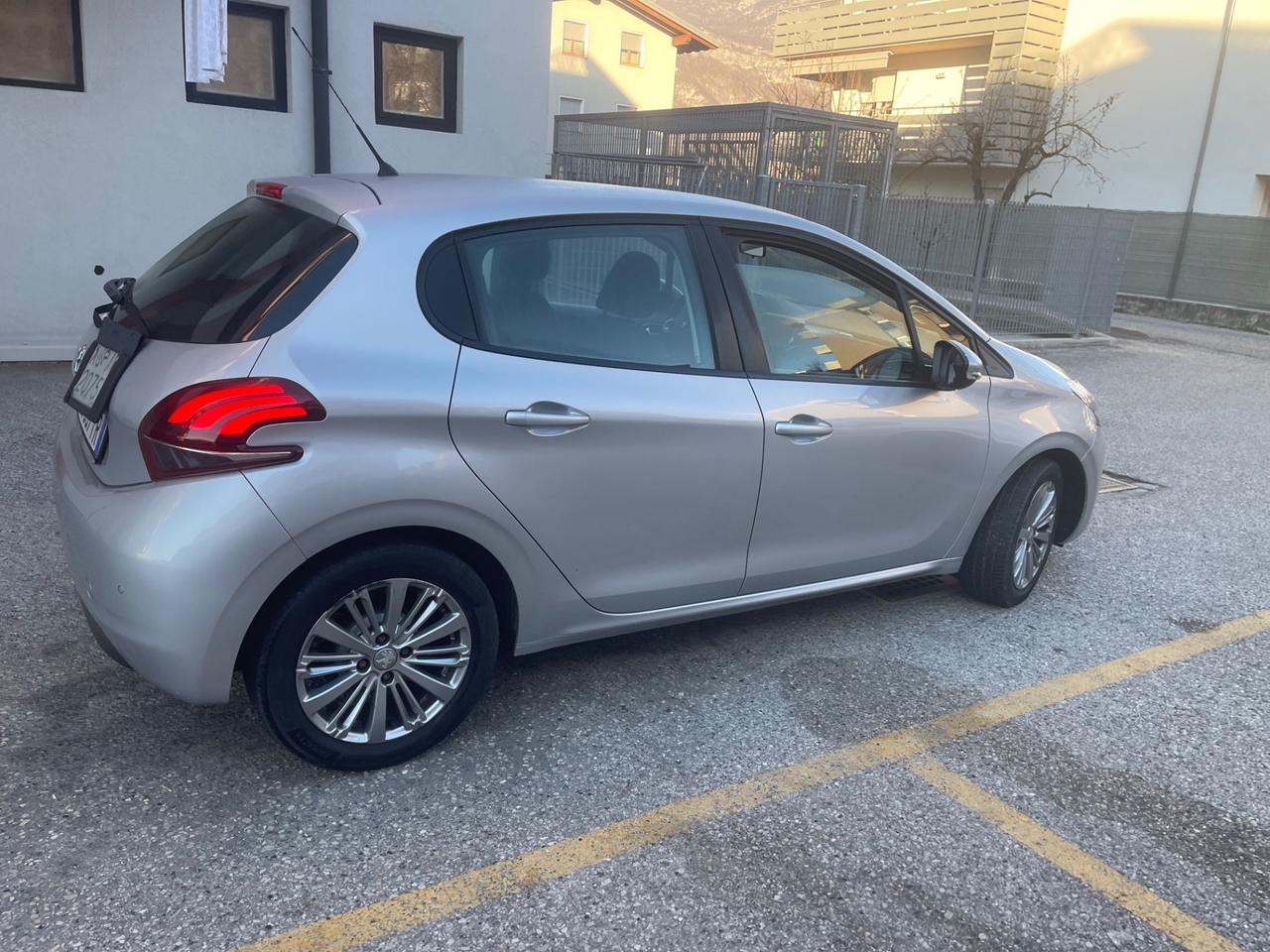 Peugeot 208 82 5 porte Allure SI NEOPATENTATI