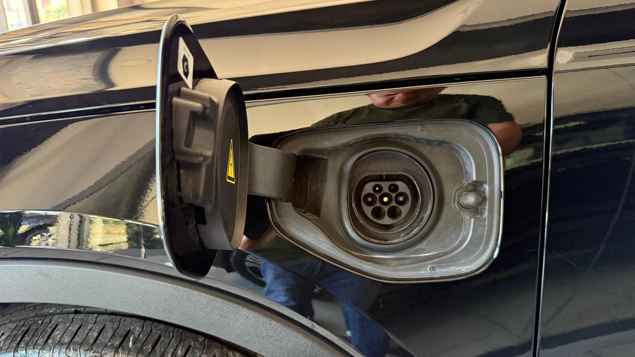 Volvo XC40 T5 Recharge Plug-in Hybrid TETTO APRIBILE