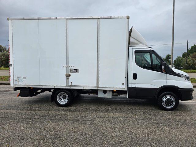 IVECO Daily 35C14 PASSO 3750 - 8 BANCALI e SPONDA