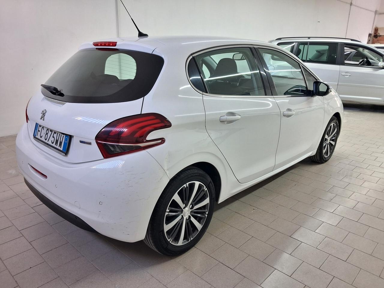 Peugeot 208 PureTech 82 5 porte Allure