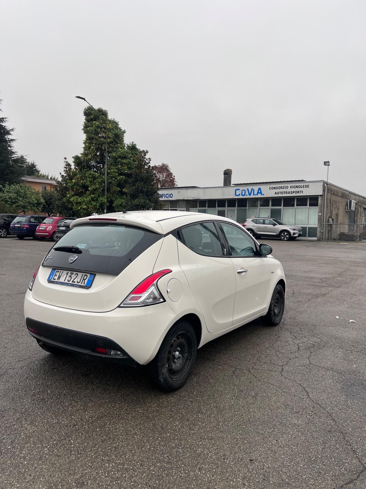 Lancia Ypsilon 1.2 69 CV 5 porte Silver