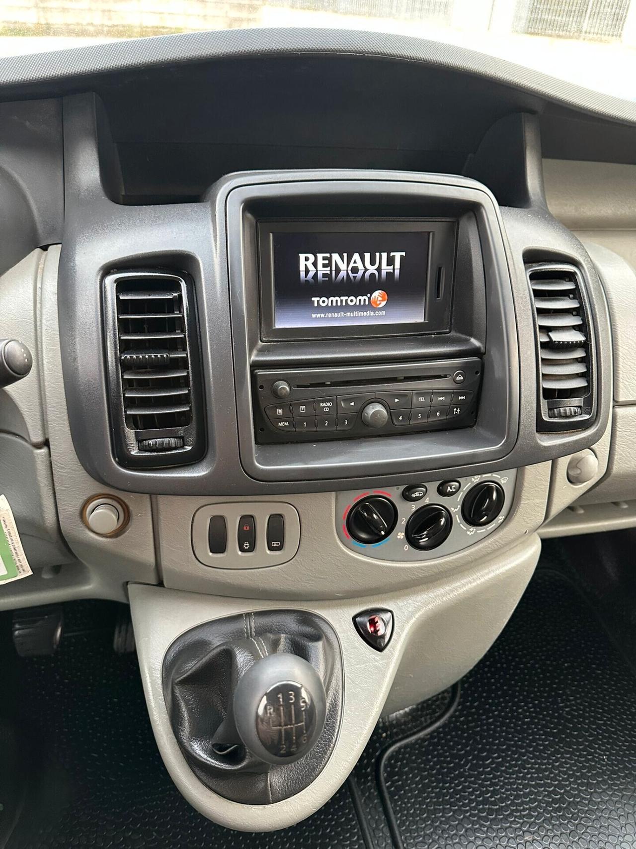 RENAULT TRAFIC