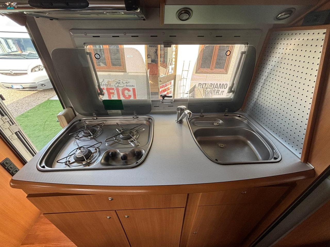 Mobilvetta TOP DRIVER S 70 - Mansardato compatto con letti a castello in coda