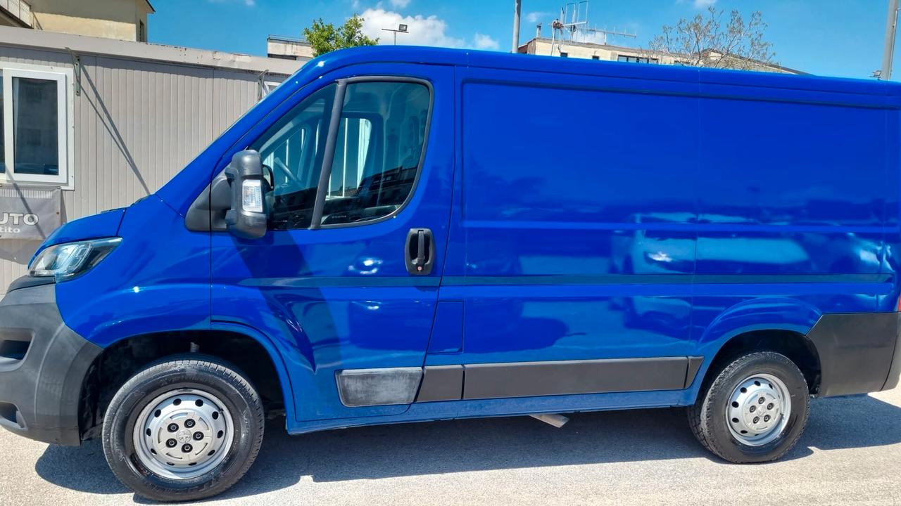 Peugeot-BOXER-2.2-140CV-L1H1BLUEHDI-