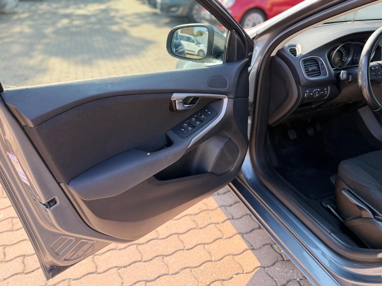 Volvo V40 D2 1.6 SUMMUM