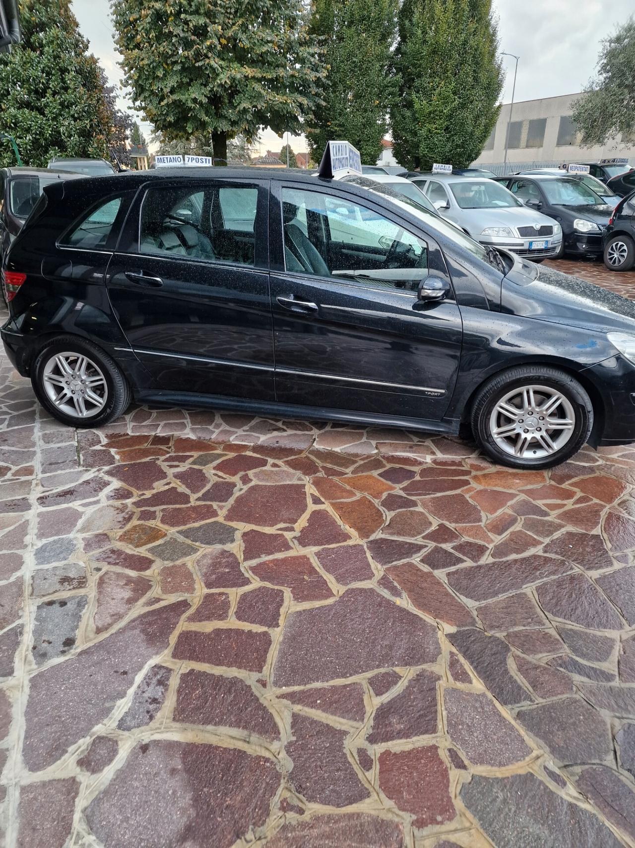 Mercedes-benz B 200 CDI PER NEOPATENTATI E CAMBIO AUTOMATICO
