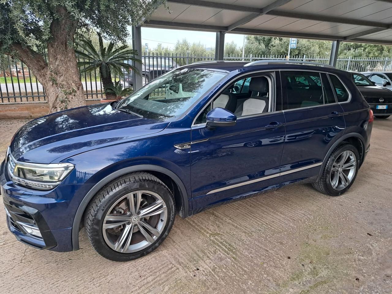 Volkswagen Tiguan 2.0 BiTDI SCR DSG 4MOTION Executive R-Line BMT