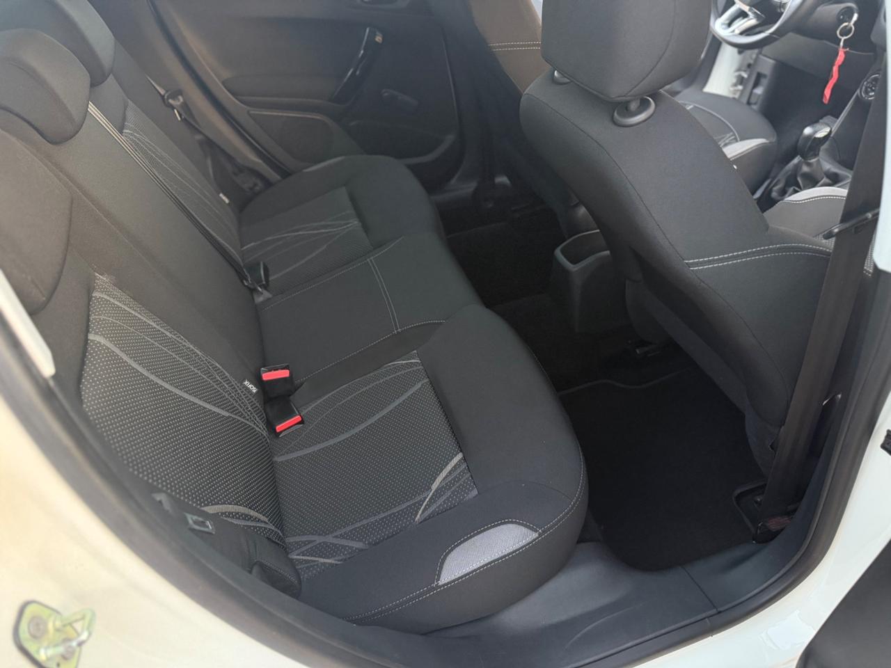 Peugeot 208 1.4 HDi 68 CV 5 porte Allure