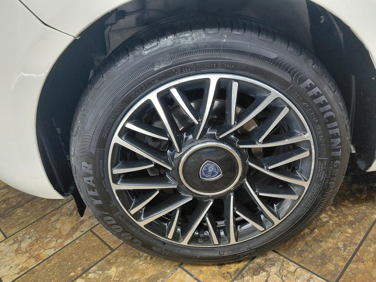 Lancia Ypsilon 1.2 69 CV 5 porte Mya soli 96000 km