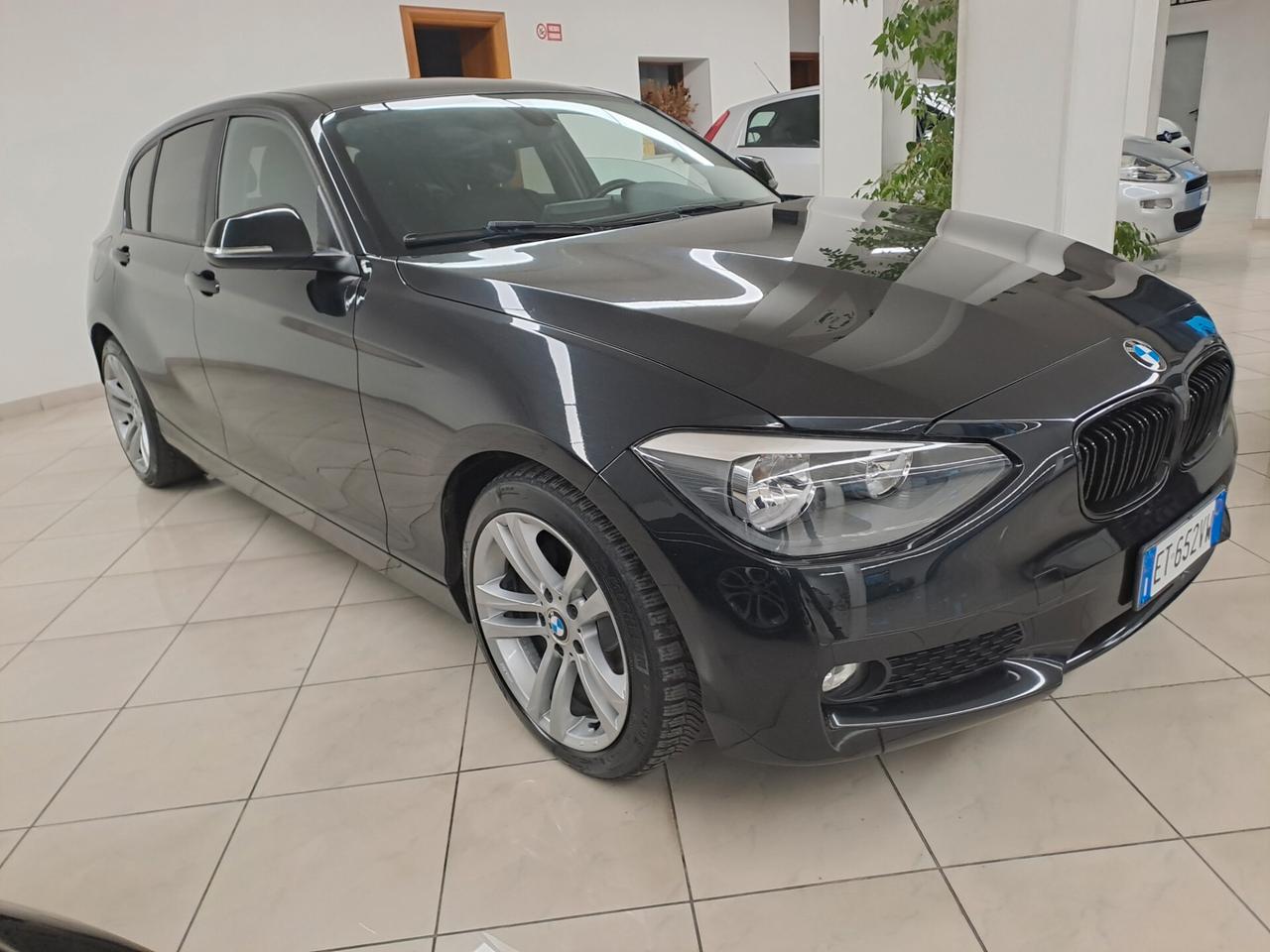 Bmw 116 116d 5p. Unique