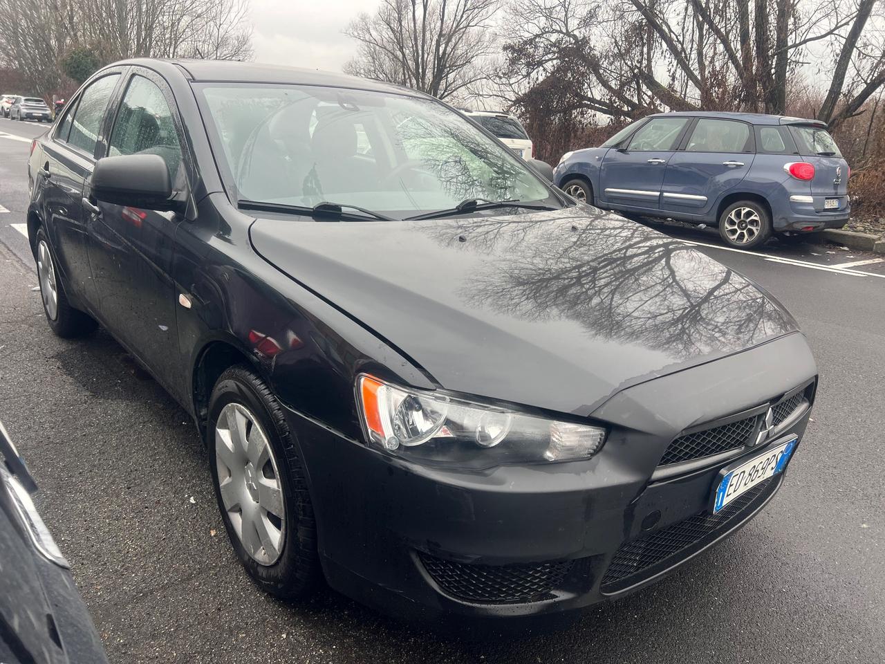 Mitsubishi Lancer 1.5 4p. Invite