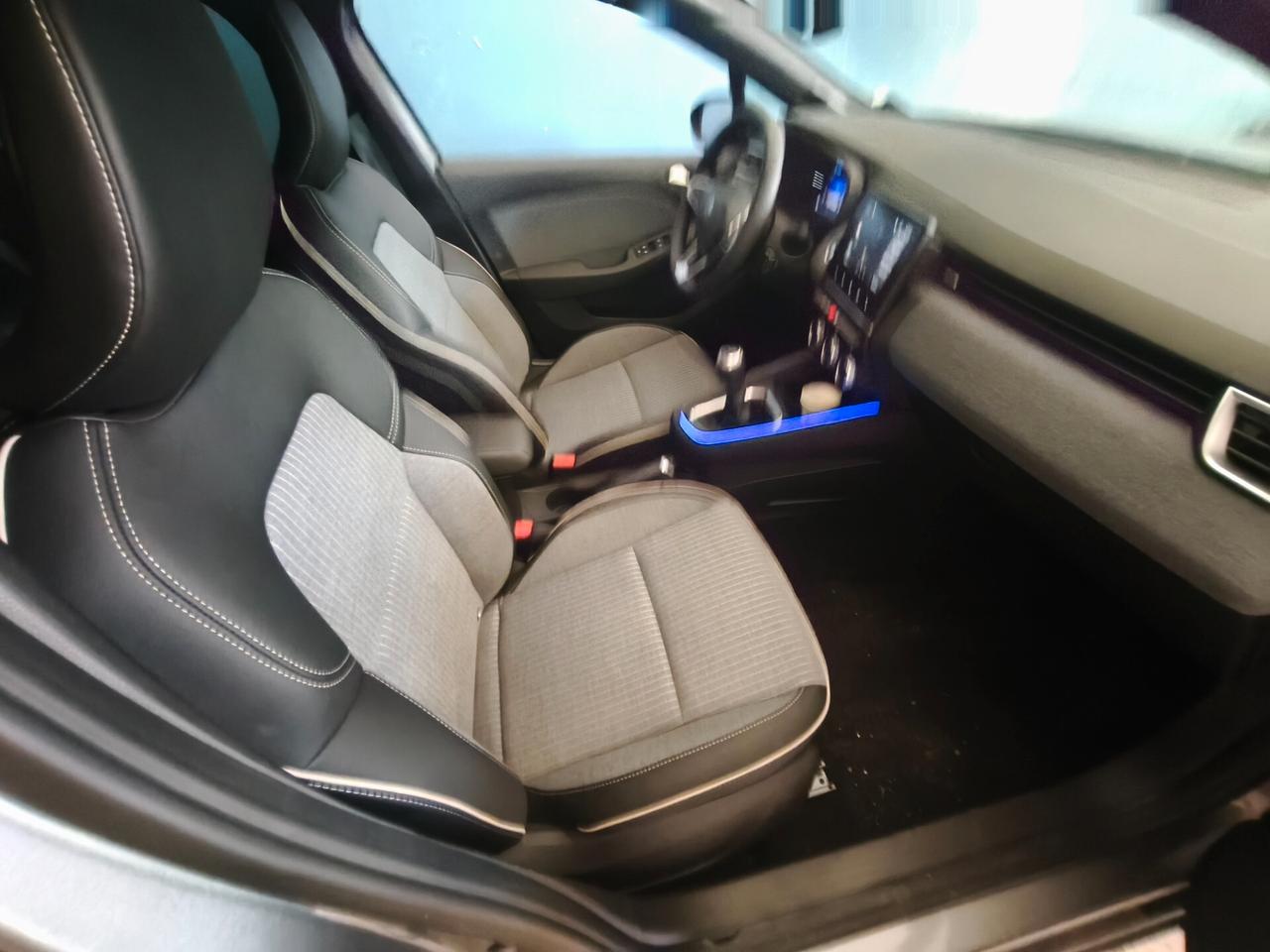 Renault Clio TCe 90 CV 5 porte Techno INCIDENTATA