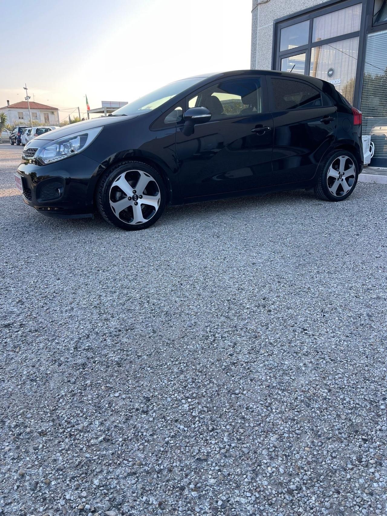 Kia Rio 1.4 CRDi - NEOPATENTATI-UNICO PROPRIETARIO