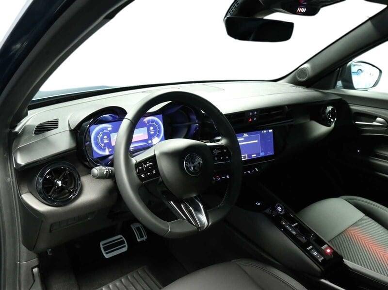 Alfa Romeo Junior HYBRID Q4 145cv