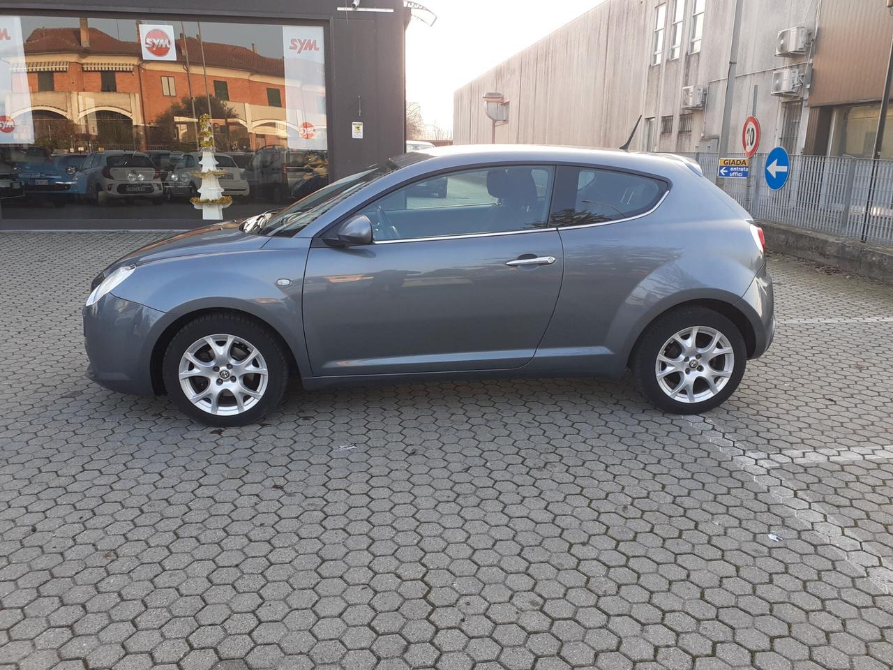 Alfa Romeo MiTo 1.6 JTDm 16V Distinctive Sport Pack