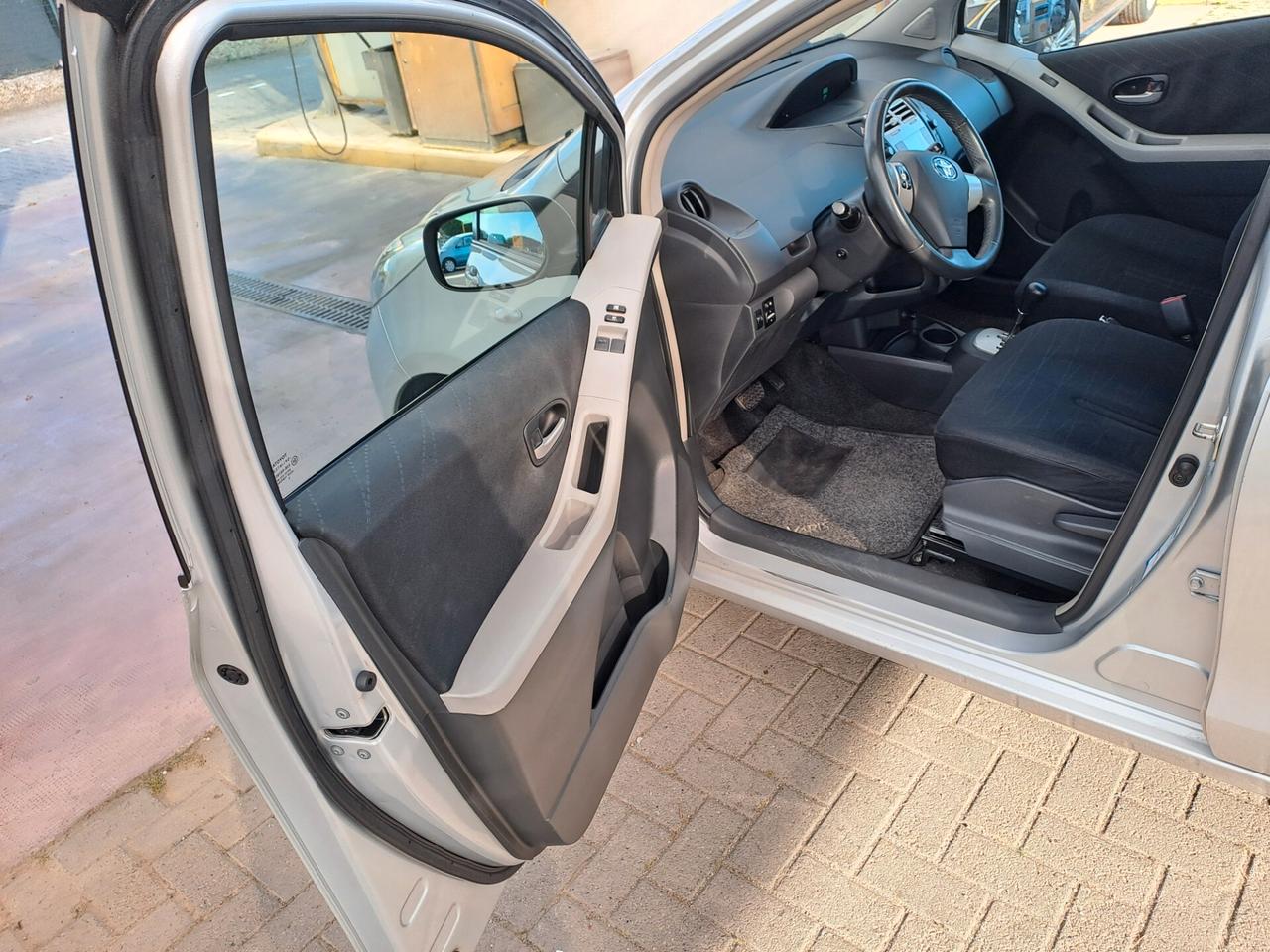 Toyota Yaris 1.3 5 porte Sol