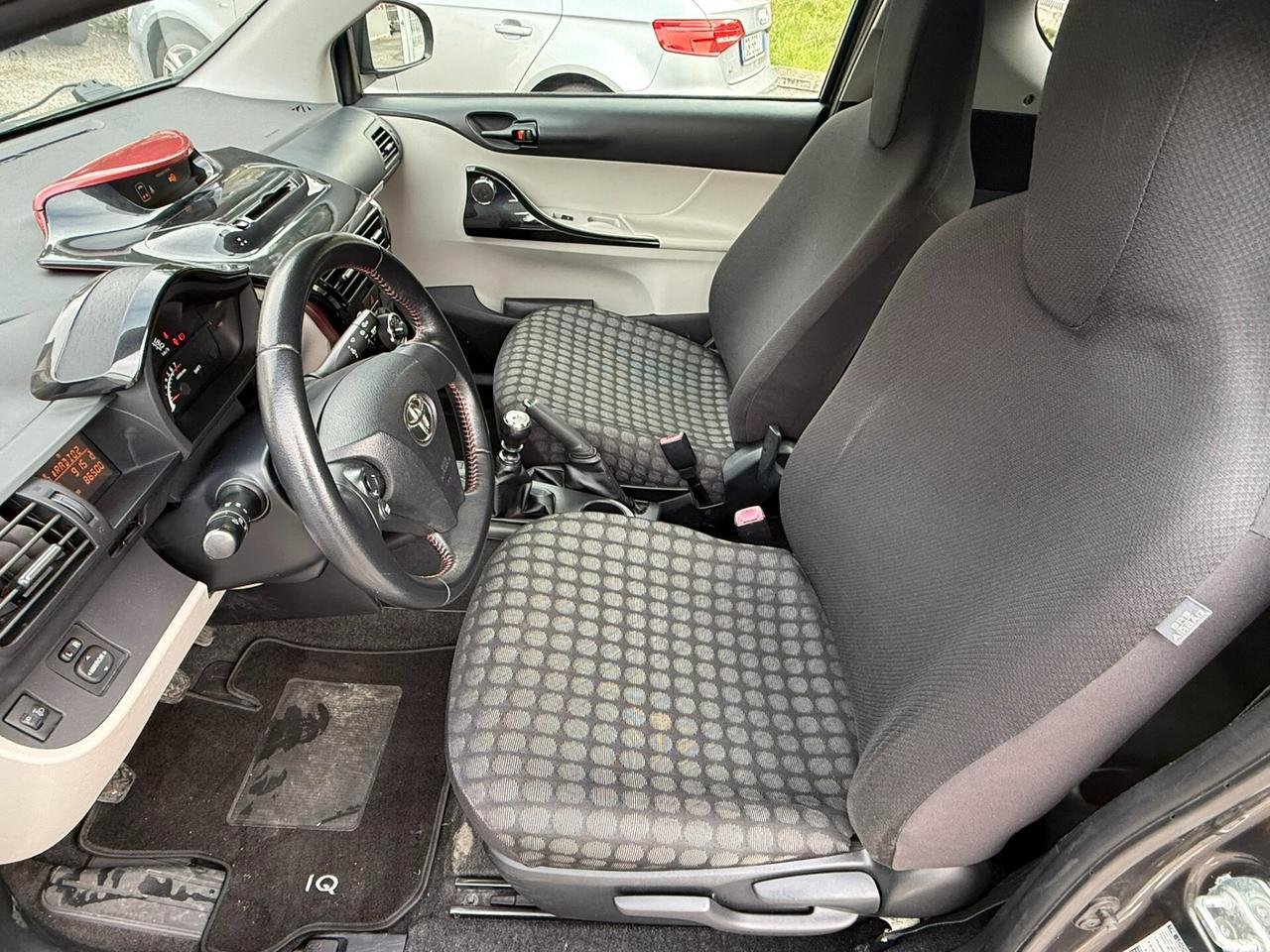 Toyota iQ 1.0 Lounge 4 Posti